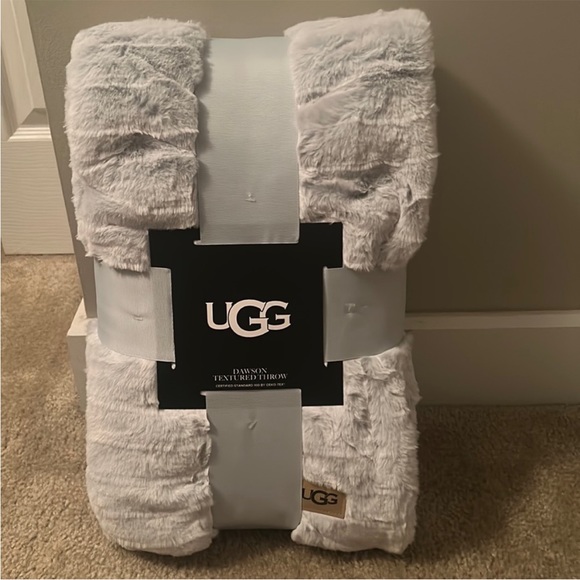 UGG Bedding Firm Price Baby Blue Ugg Dawson Textured Throw